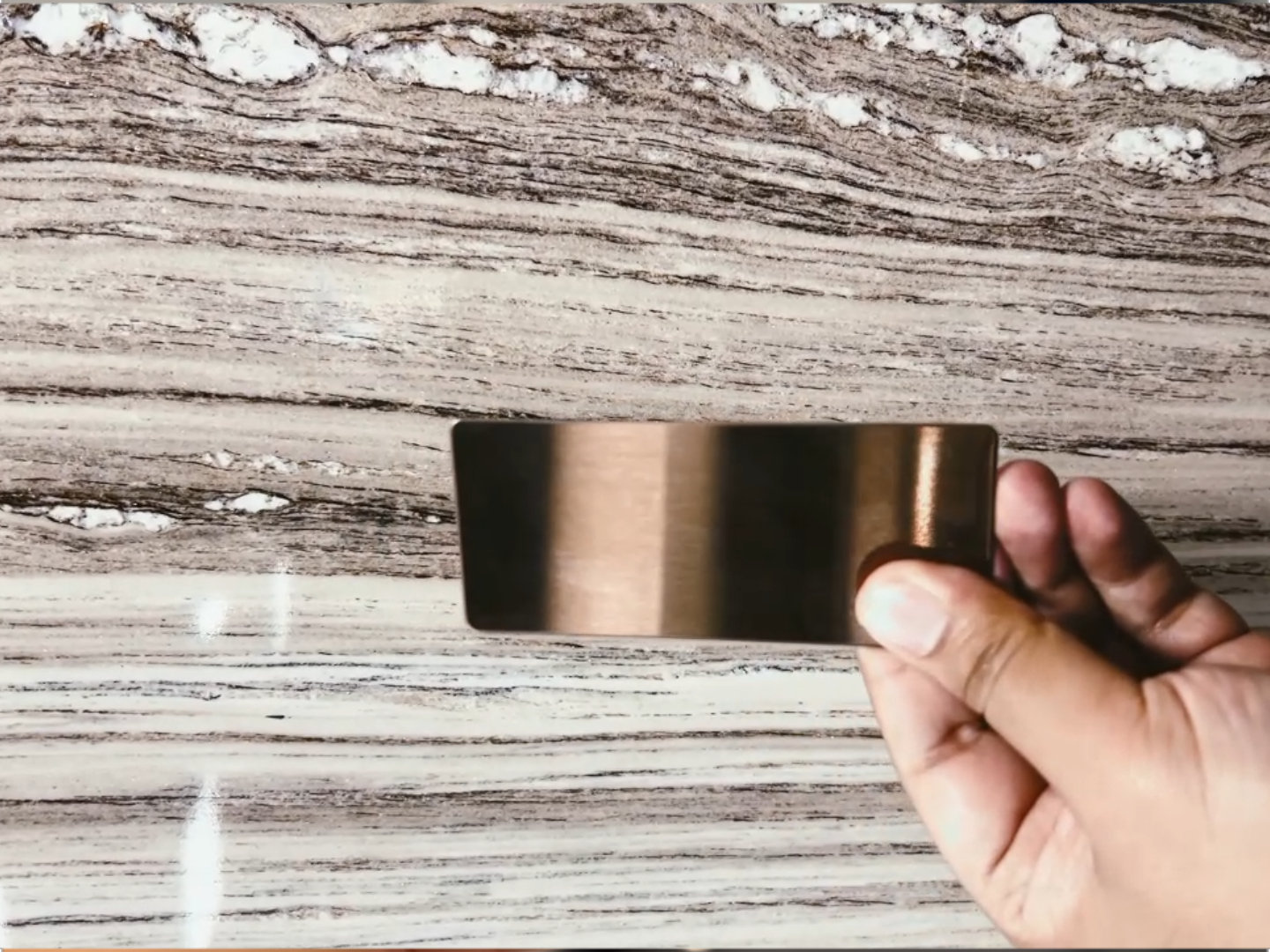 Paduan Metal Brushed dan Batu Alam